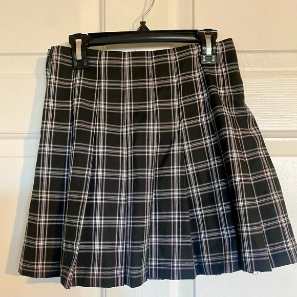 H&M Black White Plaid Mini Pleated Skirt Size 0 NWT - Picture 4 of 5